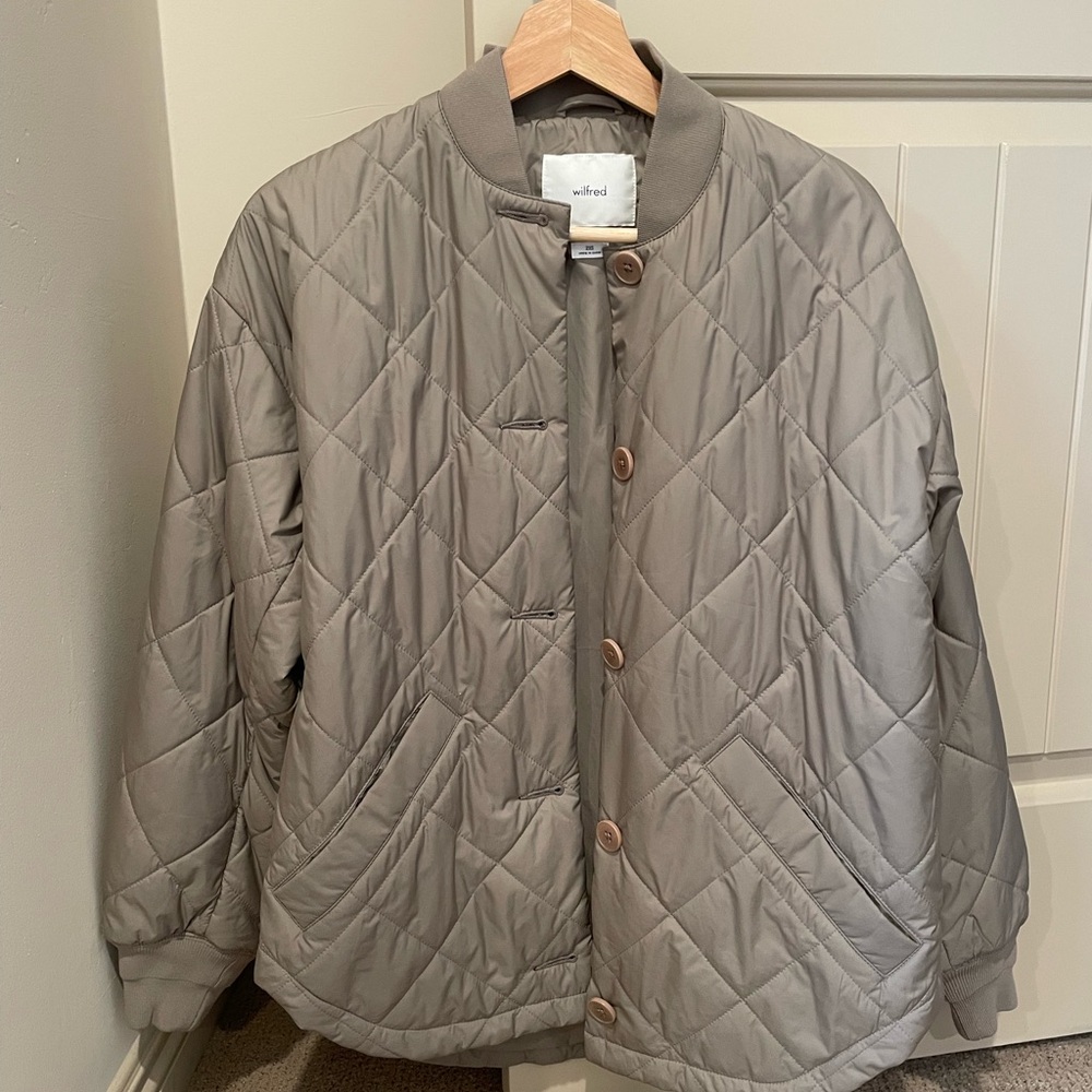 Like new, Aritzia modern taupe quilted puff jacket, size XXS